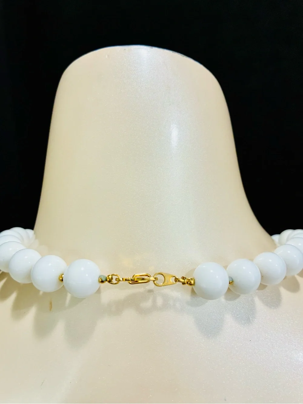 VTG Classic White Bead Necklace with Gold Accents Retro MCM Every Day Casual